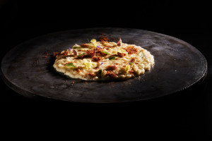 Risotto-robiola-lime-e-polvere-di-pancia-di-maiale-iberico---Crediti-Marco-Varoli