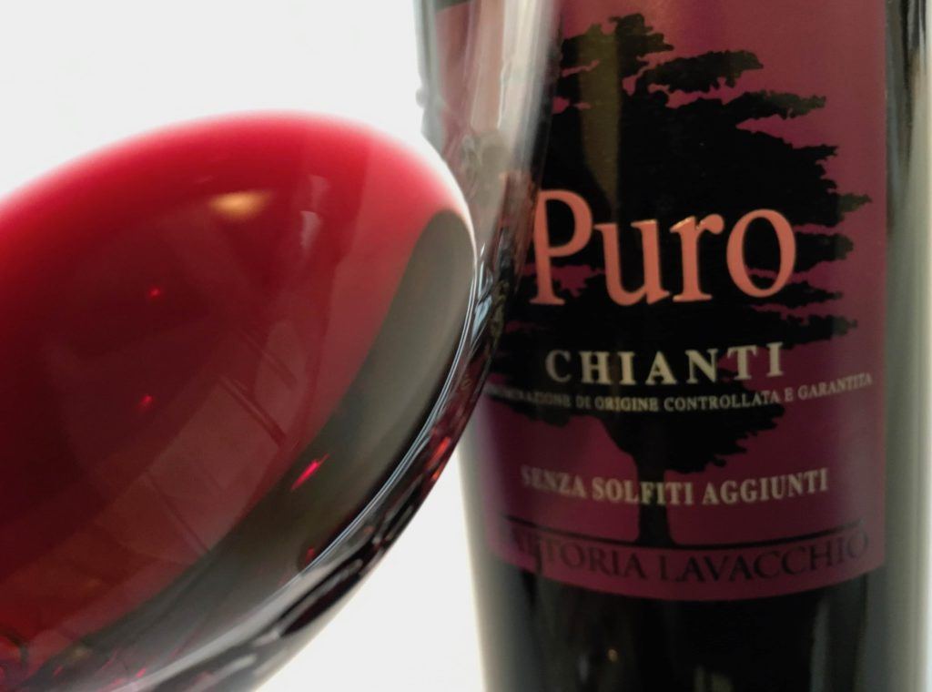 PURO ottenuto da 100% Sangiovese, il primo Chianti D.O.C.G. prodotto senza l’aggiunta di solfiti.