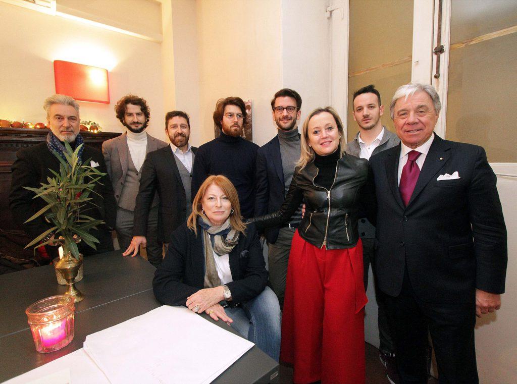 PRESSPHOTO L'UOMO DI VINO IL CONCORSO , ALLO ZEFFIRELLI'S TEA ROOM . NELLE FOTO LA PITTIRICE ELISABETTA ROGAI , LA GIURIA E I CONCORRENTI- Foto, Umberto Visintini/New Press Photo