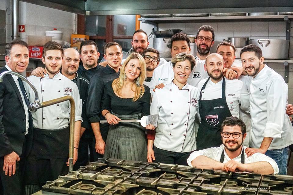 Gli chef: la brigata e Isabella Pascale manager Artimino