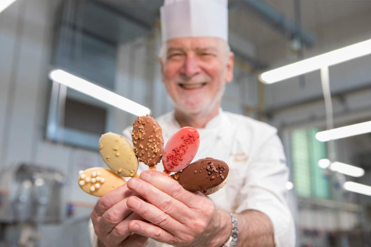 Enzo Santoro e Stecchi gelato in primo piano