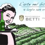 FATTORIA BETTI ospita l’artista LDB: un incontro tra eccellenze pistoiesi all’insegna di vino ed arte Fattoria Betti, cantina con 20 ettari di vigneto ubicata a Quarrata, nella provincia di Pistoia, continua il suo percorso di profonda connessione con il mondo dell'arte, e stavolta lo fa insieme al noto stencil artist pistoiese LDB. Questo mese si profila infatti piuttosto vivace per l’azienda vinicola fondata nel 2003 e guidata dai fratelli Guido e Gherardo Betti, dato che il prossimo Giovedì 18 Luglio verrà inaugurata nella tenuta una personale di LDB: l’appuntamento è fissato alle 19.30 in cantina, quando il pubblico potrà finalmente scoprire le opere. La presentazione sarà accompagnata da un aperitivo curato dai sommelier della Delegazione Fisar Pistoia, che serviranno uno dei vini bianchi della gamma, Bianco di Toscana IGT CRETO DE’ BETTI 2018, insieme alle creazioni gastronomiche dei personal Chef di “The Dinner”. Tutto avrò lo speciale costo di euro 15,00. LDB è nato a Pistoia e il genere di graffiti art noto come stencil art ha per lui rappresentato fin dalla sua formazione primaria - avvenuta nella città natale - la principale forma di espressione. Si tratta di una tecnica in cui i graffiti vengono realizzati attraverso uno stencil, maschera normografica da cui è diffusa la vernice spray: in questo modo è possibile riprodurre una stessa identica immagine in un illimitato numero di copie. LDB ha sempre considerato questo procedimento non solo in senso decorativo, ma come uno strumento espressivo che gli ha consentito di intervenire nella città integrandosi con gli scenari urbani ed esaltandoli. Negli ultimi anni è poi giunta la meritata consacrazione, quando la sua opera Batman.2 è stata inserita nella più importante piattaforma multi-channel mondiale del settore, “Global Street Art”. FATTORIA BETTI Via Boschetti e Campano, 66 - 51039 Quarrata (PT) ITALIA info@fattoriabetti.it - IG@fattoriabetti - www.fattoriabetti.it Come anticipato, per celebrare l’avvenimento il pubblico si troverà a degustare il suddetto BIANCO DI TOSCANA IGT “CRETO DE’ BETTI”, vino prodotto con Chardonnay 70% e Trebbiano Toscano 30% che è stato lanciato sul mercato per la prima volta nel 2005: un calice che esprime una marcata freschezza al gusto, con profumi che spaziano dalla rosa a note tropicali, davvero in sintonia, per la sua personalità originale, con un’occasione come questa. “La nostra cantina da tempo intreccia il suo cammino con quello dell’arte contemporanea, mia grande passione da anni, proprio come il vino: entrambi sono in primis una forma d’arte” - racconta Guido Betti - “abbiamo iniziato ad ospitare delle mostre nella tenuta fin dal 2017, con una collettiva che includeva opere di Andrea Rusin e Gabriele Mosti, per proseguire poi nel 2018 con altre esposizioni tra cui quelle della scultrice Mia Castro e della pittrice Carol Kohler. Inoltre custodiamo una permanente dell’artista taiwanese Shan Pin che molti ricordano per una memorabile apertura a cui partecipò addirittura l’Ambasciatore di Taiwan. Ecco, il nostro sogno è proseguire in questa direzione: produrre vini con crescente passione per far conoscere tramite essi il nostro splendido territorio e creare attorno alla cantina un parco artistico che le persone potranno esplorare gustando i nostri calici”. La mostra di LDB sarà visitabile fino alla fine di Settembre: si tratterà anche di un’occasione per scoprire un’altra opera d’arte permanente, ovvero la cantina stessa, edificio in stile liberty datato 1903 che, fatto rarissimo, venne costruito non per scopi abitativi ma proprio con questa destinazione. Fattoria Betti: vino ed arte, fin da quando tutto ebbe inizio. FATTORIA BETTI Via Boschetti e Campano, 66 - 51039 Quarrata (PT) ITALIA info@fattoriabetti.it - IG@fattoriabetti - www.fattoriabetti