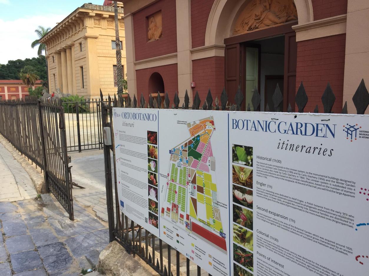 Orto Botanico esterno con cartelli
