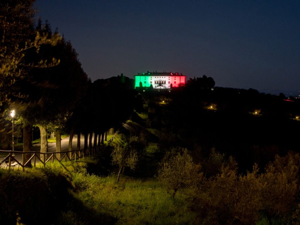 Tenuta di Artimino si illumina con il tricolore