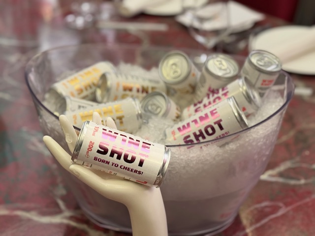 W1NE SHOT è born to cheers