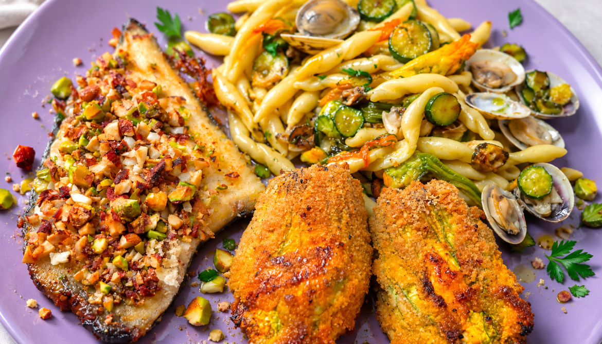Strozzapreti freschi con vongole e zucchine riviera
